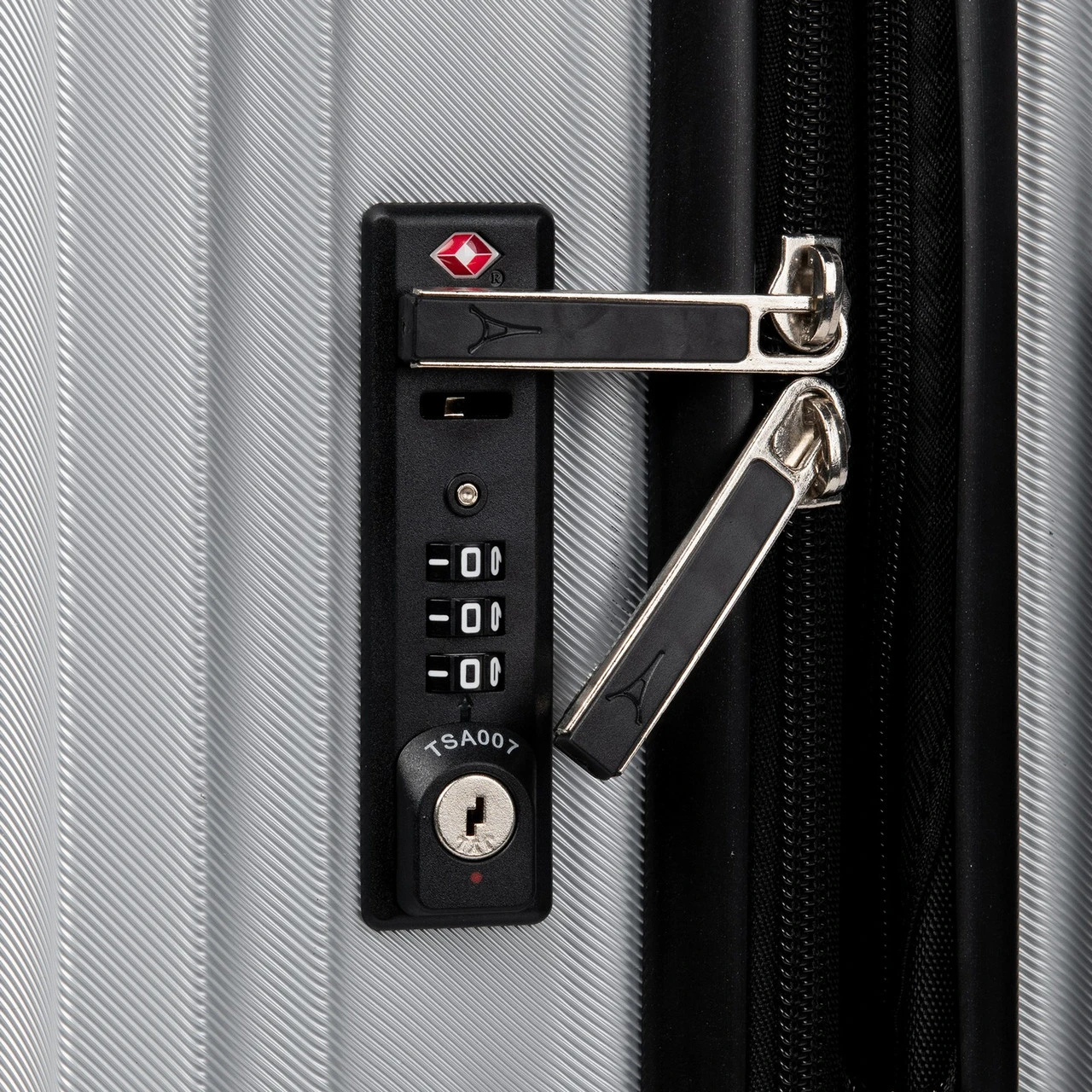 Travelpro Maxlite Air Expandable Medium Suitcase - 70cm 18 Travelpro Maxlite Air Expandable Medium Suitcase - 70cm - Image 16